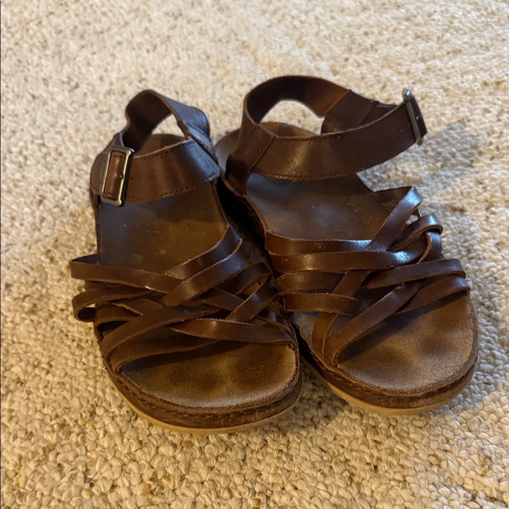 Chaco strappy sandals sz 6